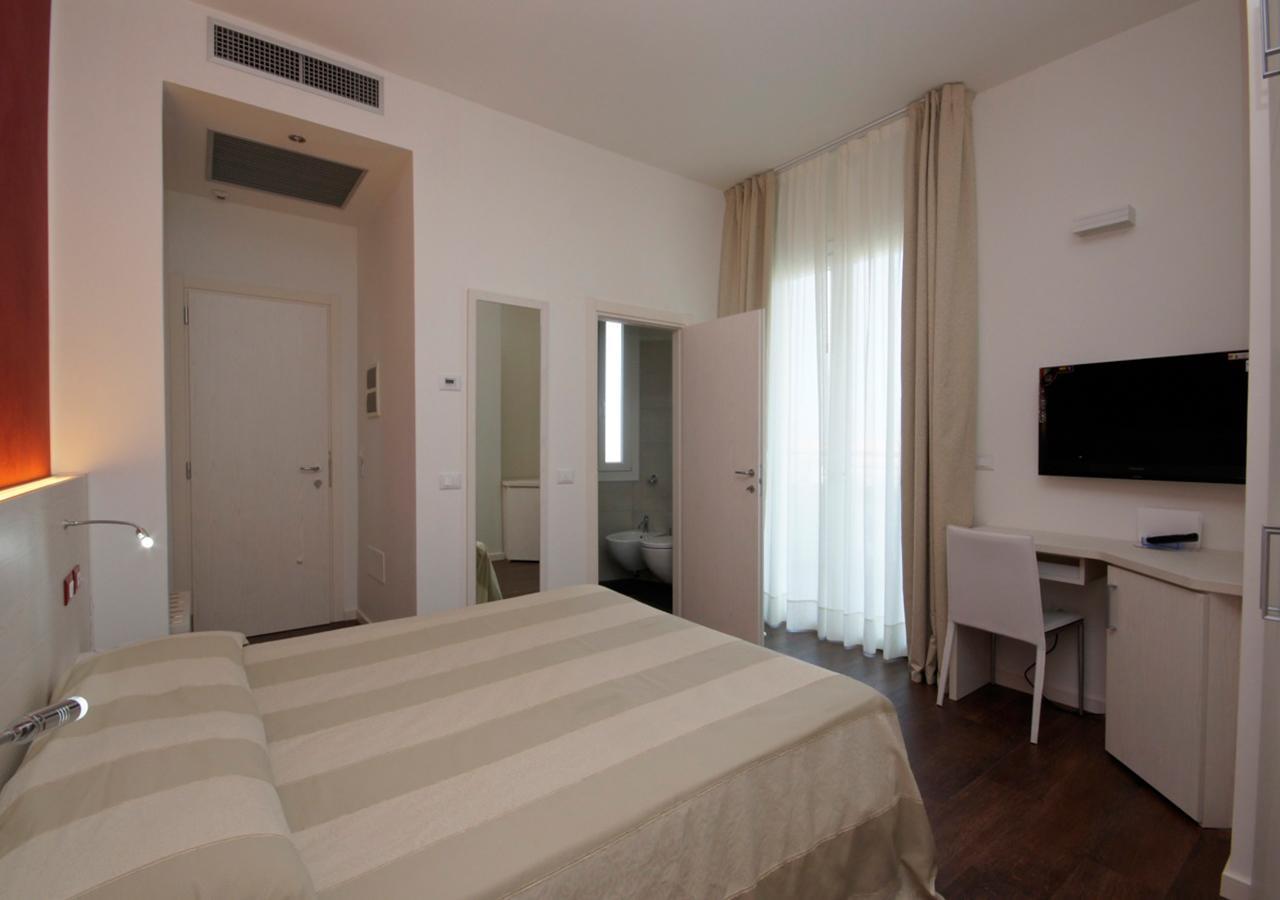 Hotel Aragosta カットーリカ エクステリア 写真