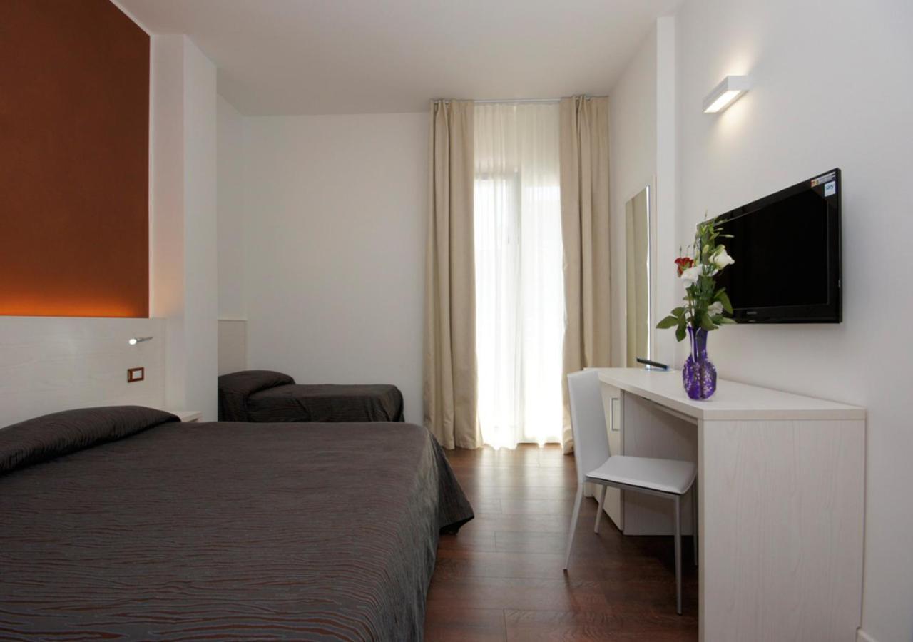 Hotel Aragosta カットーリカ エクステリア 写真